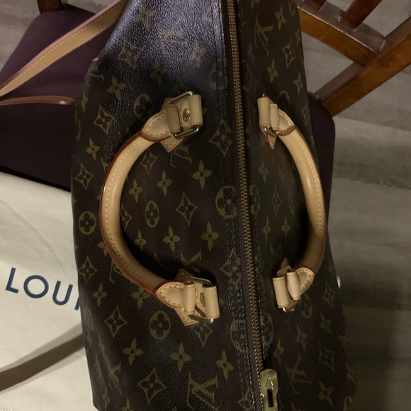 Authentic Louis Vuitton Bandolier bag - Picture 6 of 6